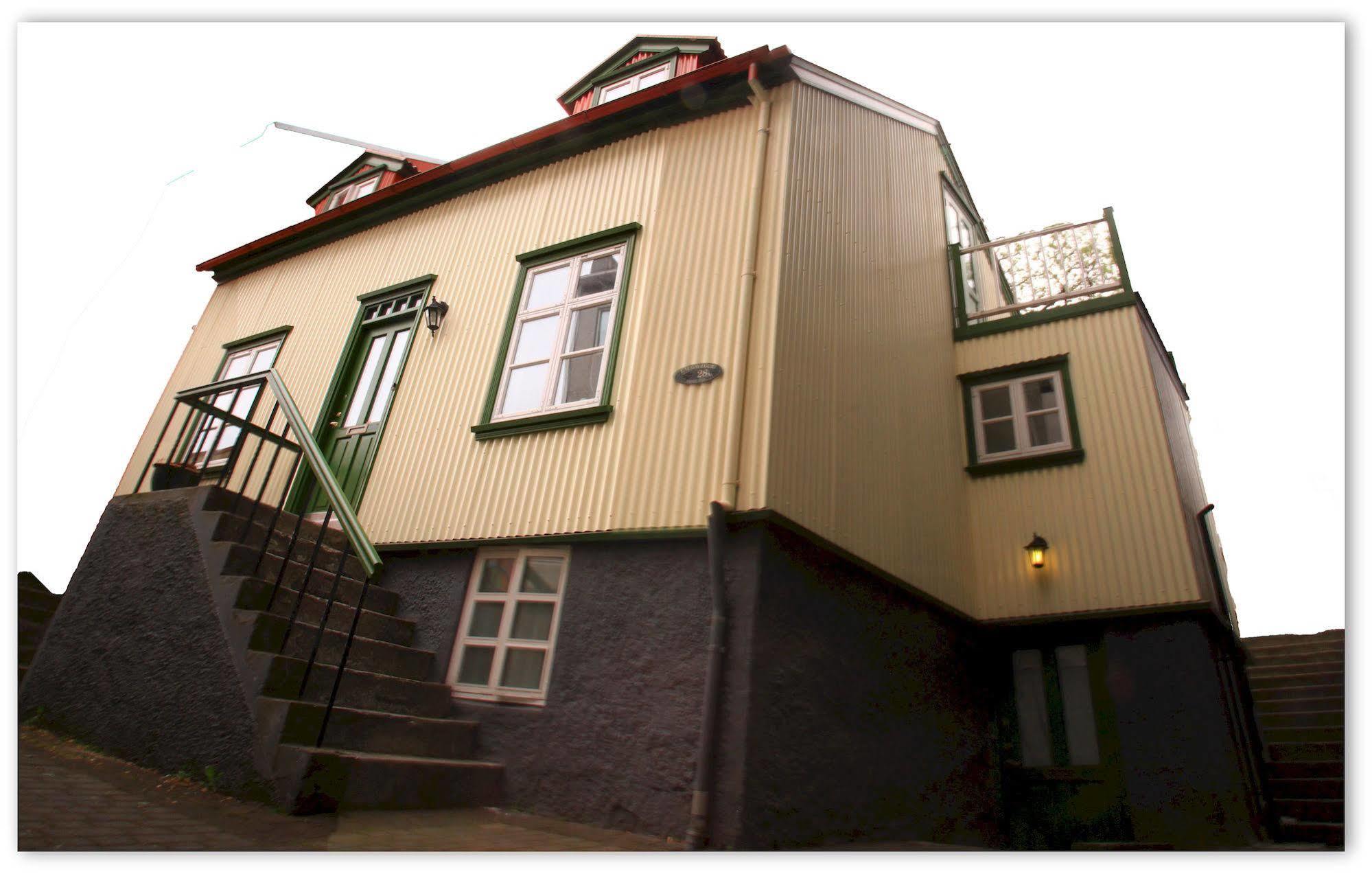 Grettir Guesthouse Рейкьявик Экстерьер фото